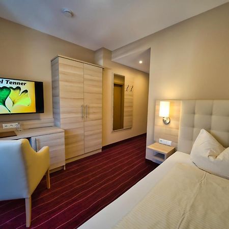 Hotel Tenner นอยชตัดท์ อัน แดร์ ไวน์ชตราเซอ ภายนอก รูปภาพ